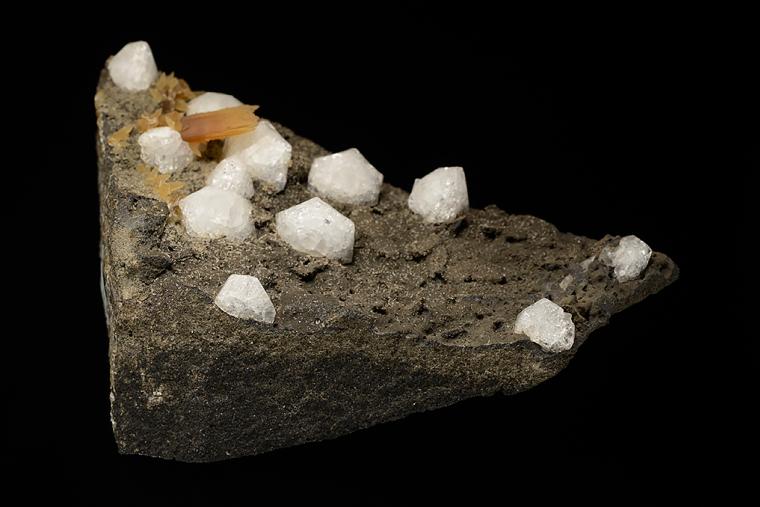 CHABAZITE var. Phacolite